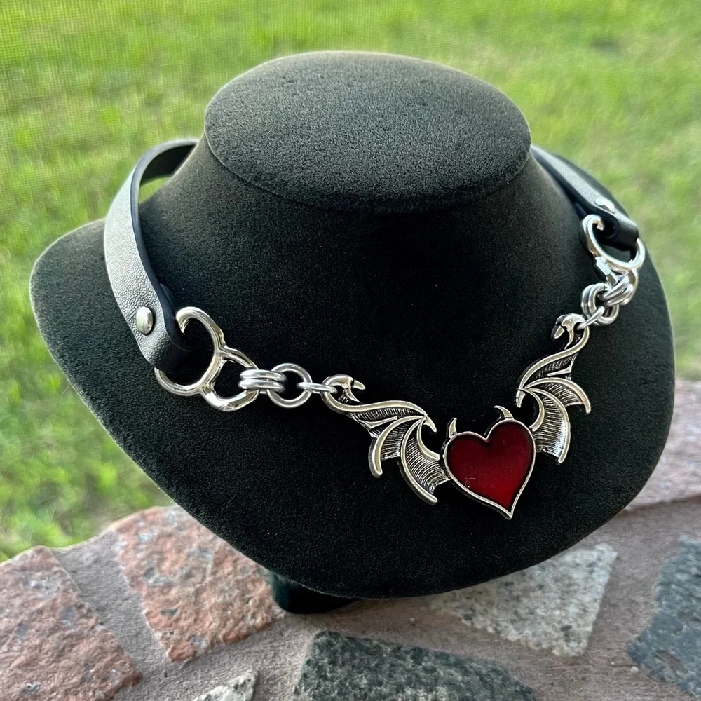 Black leather choker red heart with bat wings and devil horns valentine goth - Picture 5 of 16